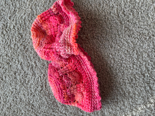 Glowing Grapefruit Scallop Beanie