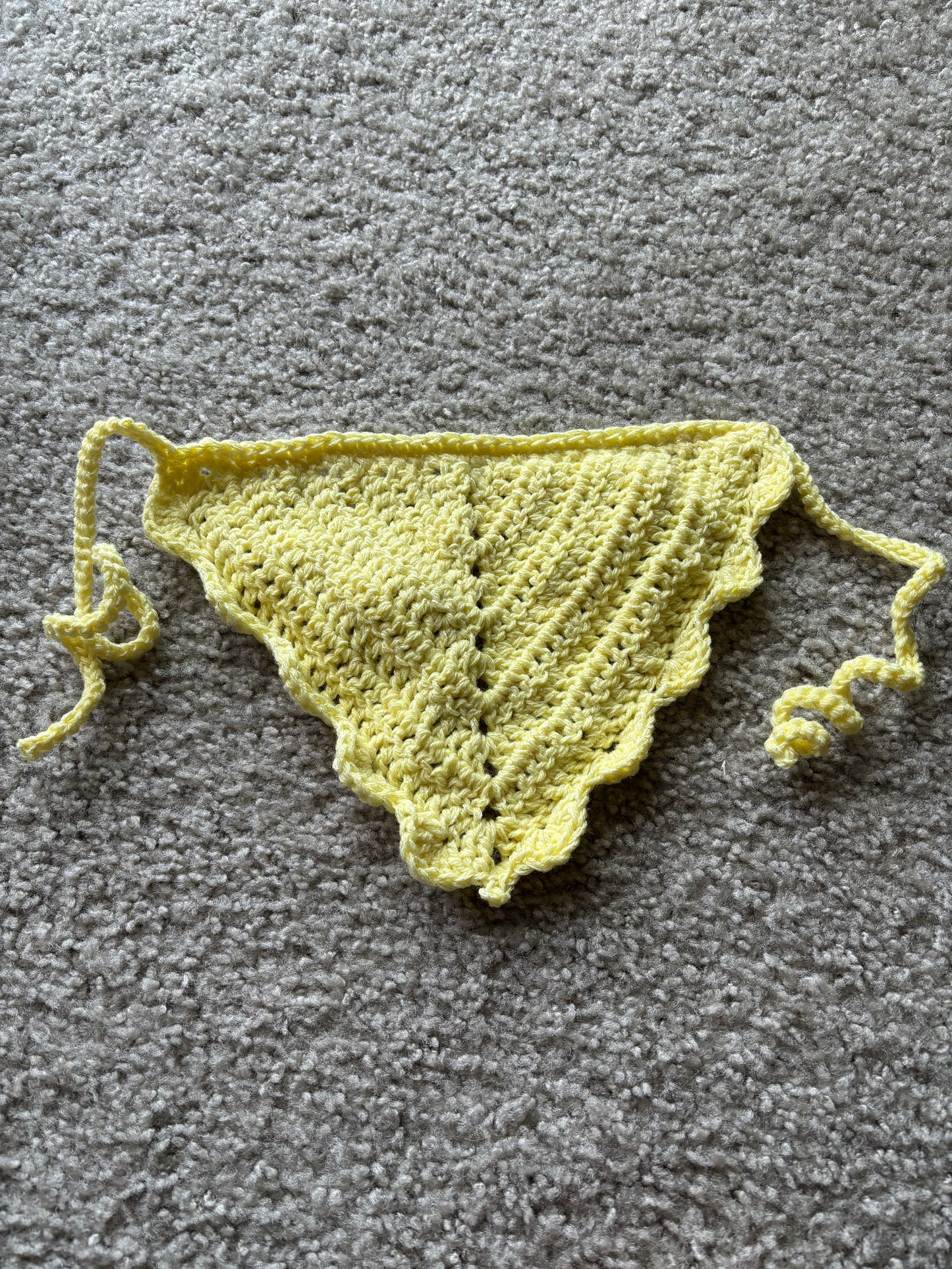 Lemon Drop Scallop Bandana